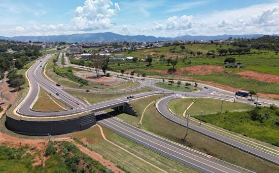 Os investimentos foram distribuídos ao longo de 345 quilômetros da malha viária que faz a interligação entre municípios de SP e Minas Gerais.