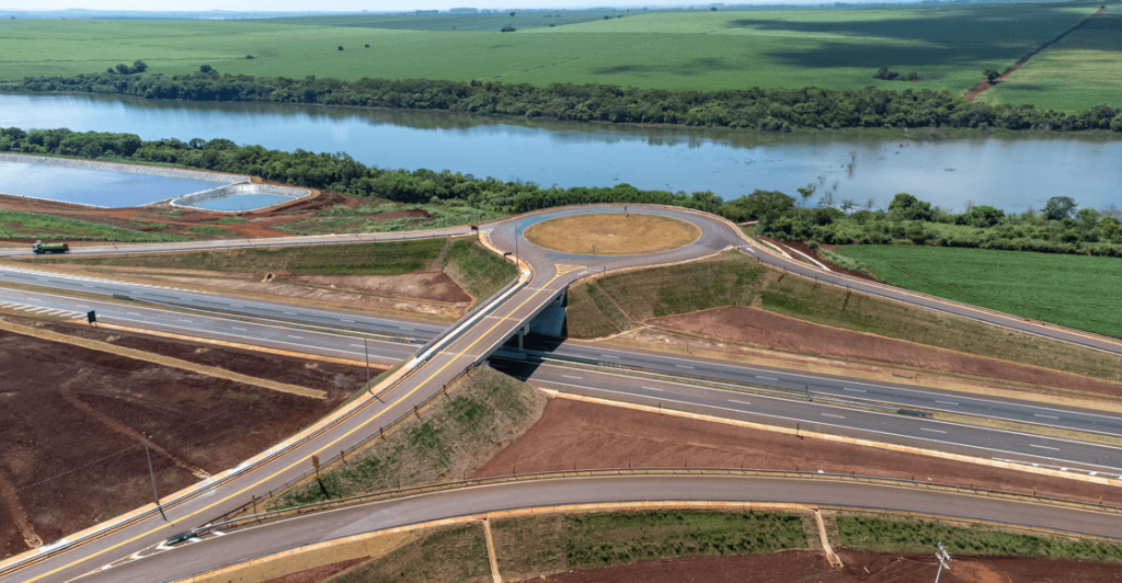 Desde que assumiu a concessão de 570 de rodovias, em 2017, a Entrevias já executou 98,1 quilômetros de duplicação de via na SP-333.