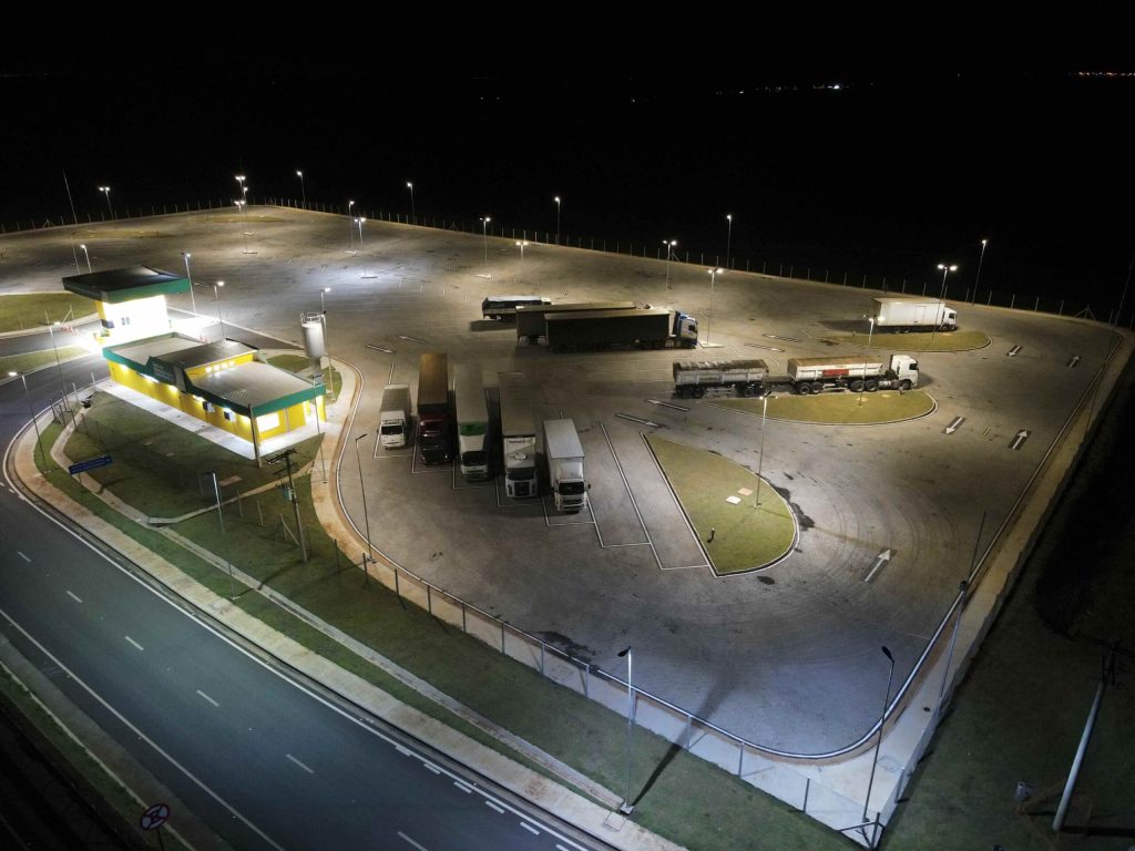 Os PPDs já atenderam gratuitamente mais de 104 mil caminhoneiros desde 2022. Em um deles passam em média de 300 motoristas por dia.